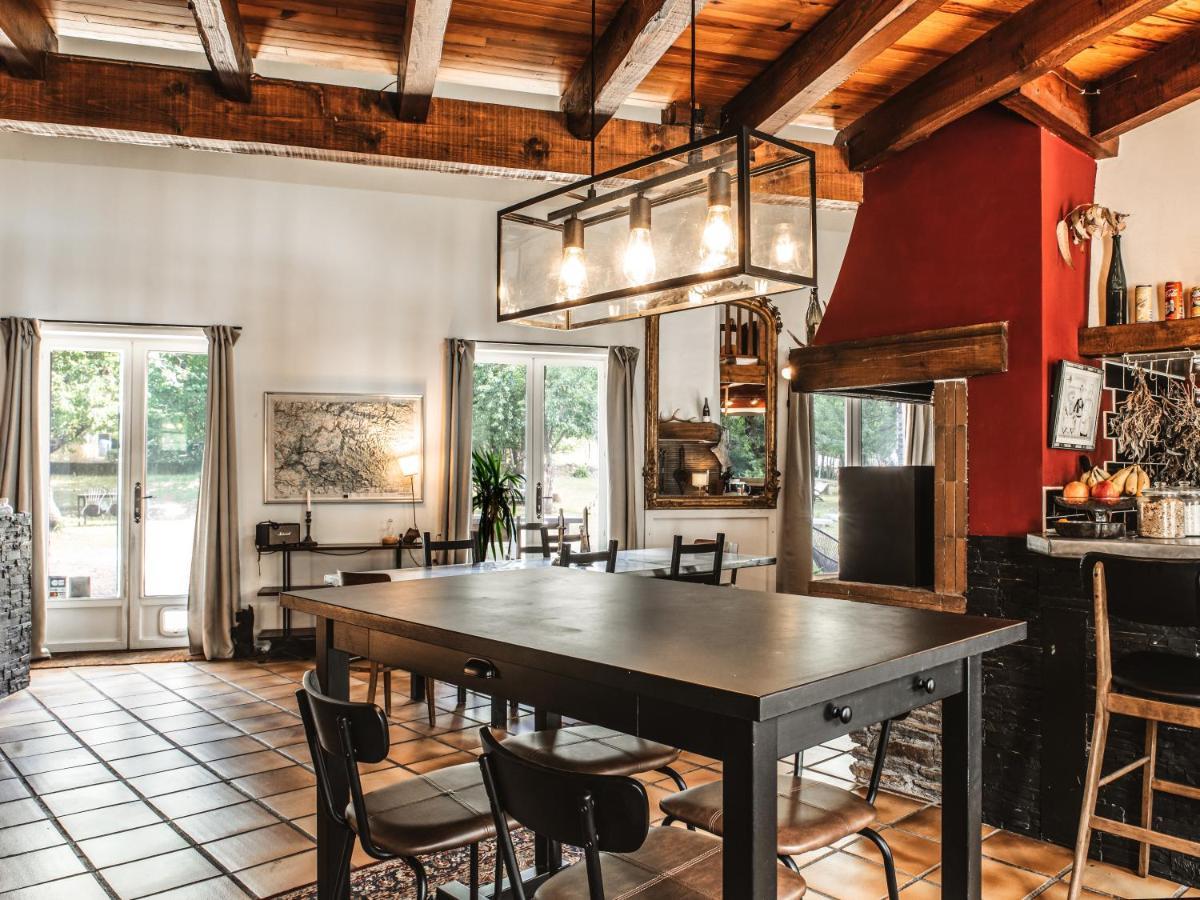 La Petite Auberge De Virginie Bédouès Exteriör bild